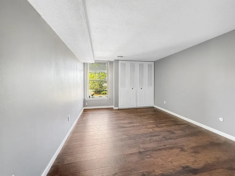 22 Shrewsbury Green Dr #I — Photo 11