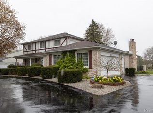 17635 Wayne Rd, Livonia, MI 48152