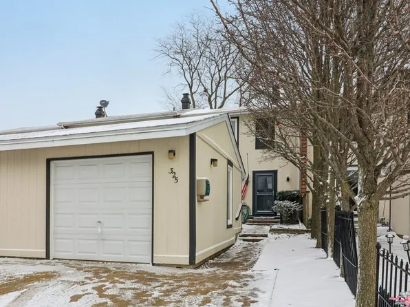 325 Colony Green Dr, Bloomingdale, IL 60108