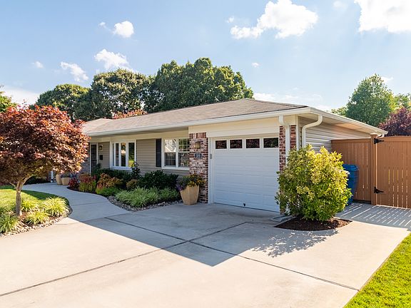 3rd image of 109 Brentwood Cir