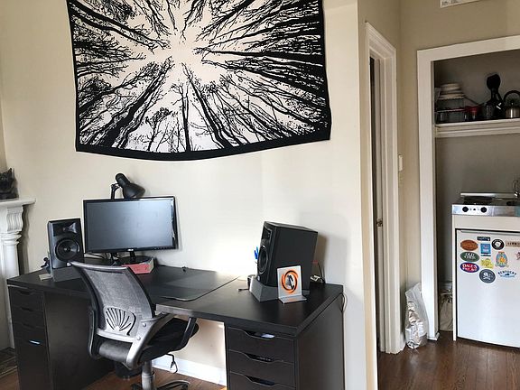 5th image of 185 E Maxwell St #1