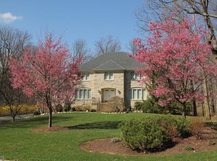 11 Regent Cir, Basking Ridge, NJ 07920