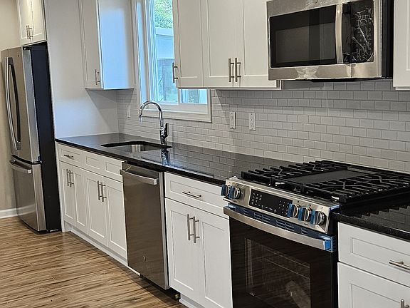 4th image of 4022 Greenmount Dr