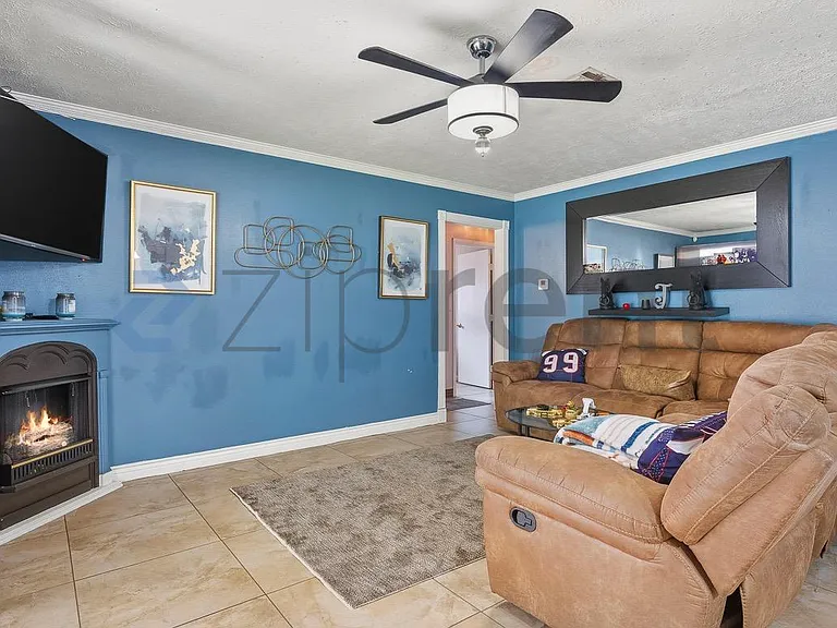 1218 W Donovan St — Photo 6