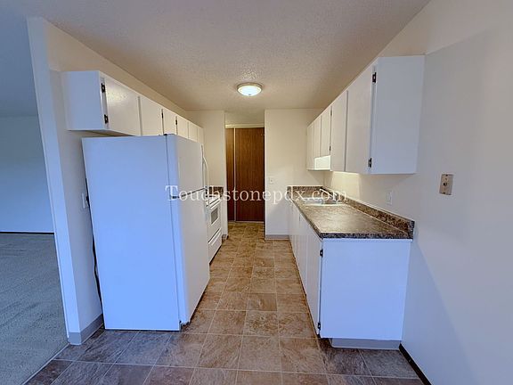 3rd image of 5808 SE Milwaukie Ave APT 6