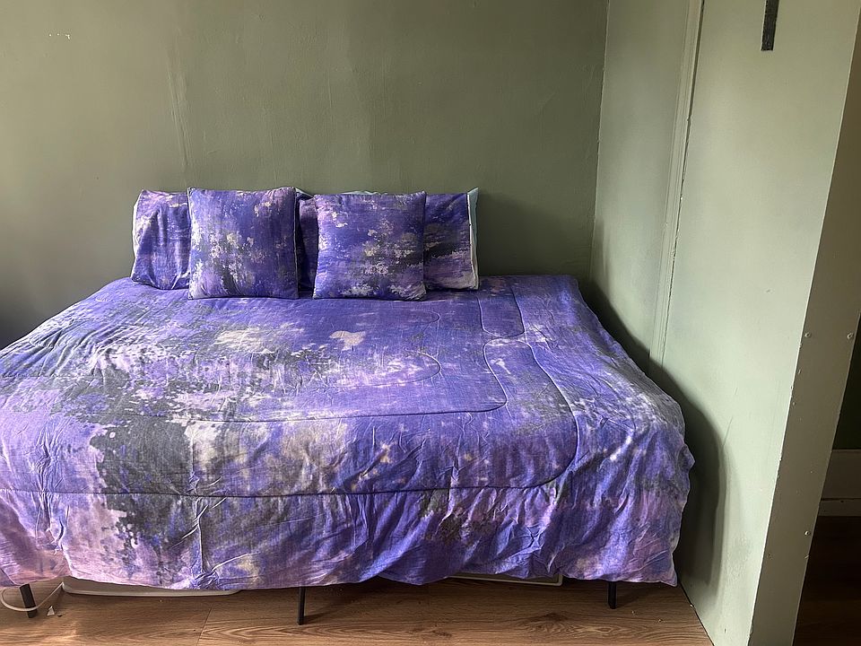 queen bed
