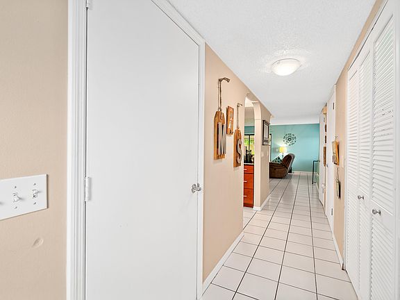 2nd image of 810 Poinsetta Dr Unit 12