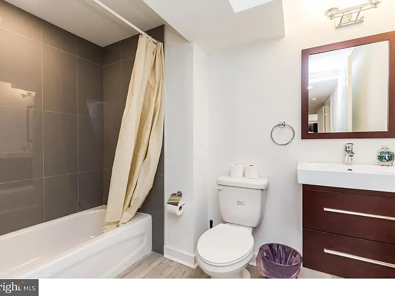 1616 Brown St #1 — Photo 11