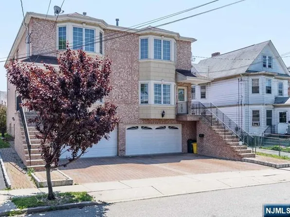 466 Lincoln St #B, Palisades Park, NJ 07650