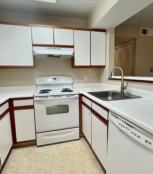 5706 W Asbury Pl #205 — Photo 9