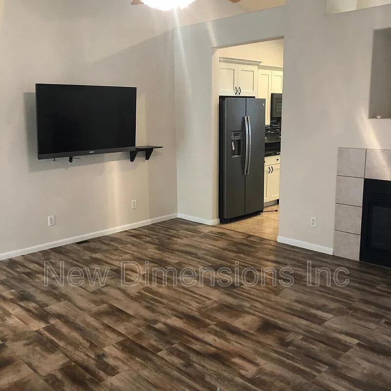 3 bed, 2.0 bath, 1537 sqft, $2,575 — Photo 3