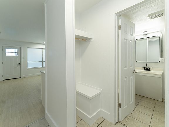 5th image of 301 E Main St #A