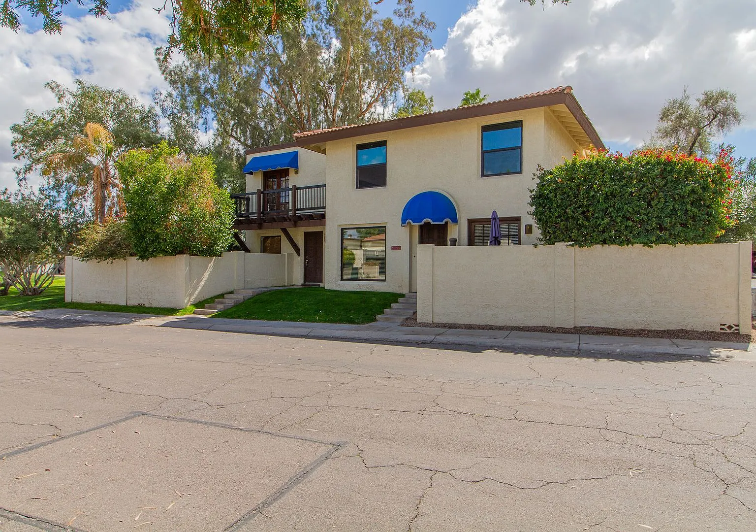 Excellent 2bed, 1.5bath Townhouse Located Near 48th St & Guadalupe — Photo 2