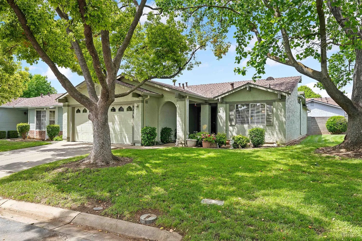 7413 Sunspark Ln photo 1