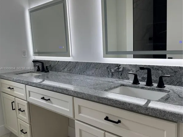 1090 SE 6th Ave, Dania, FL 33004