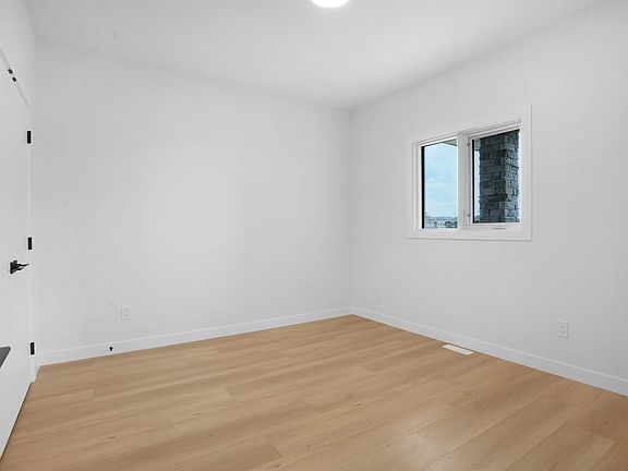 4th image of 3321 Chernowski Way SW