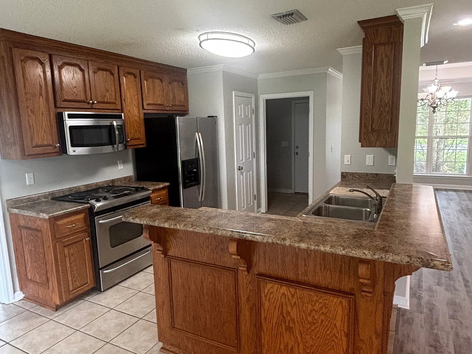4 bed, 1743 sqft, $2,195 — Photo 3
