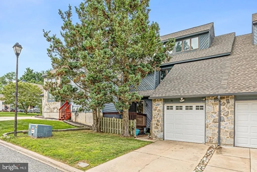 8 Foxtail Ct photo 1