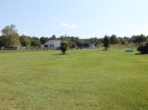 3rd image of 610 Foxwood Dr