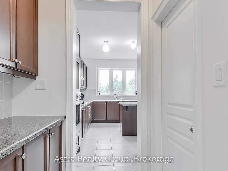 596 Mactier Dr — Photo 15