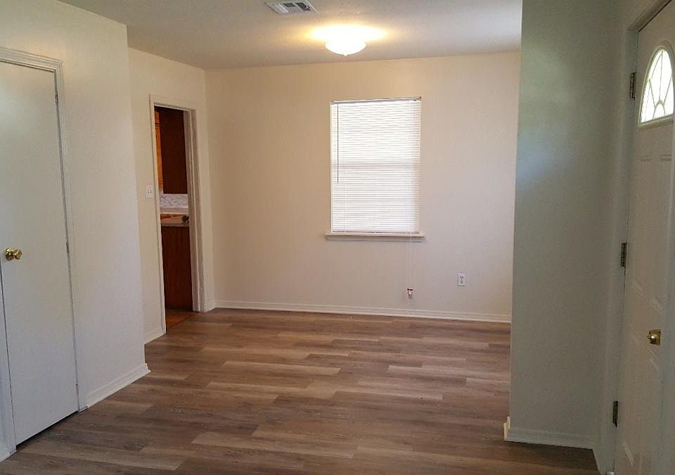 2nd image of 227 E Elgin St