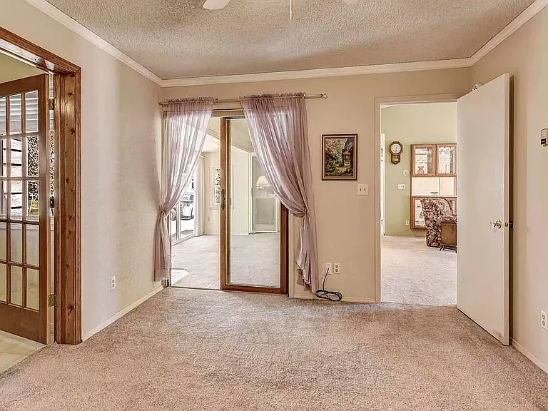 34 Cloverview Dr — Photo 4