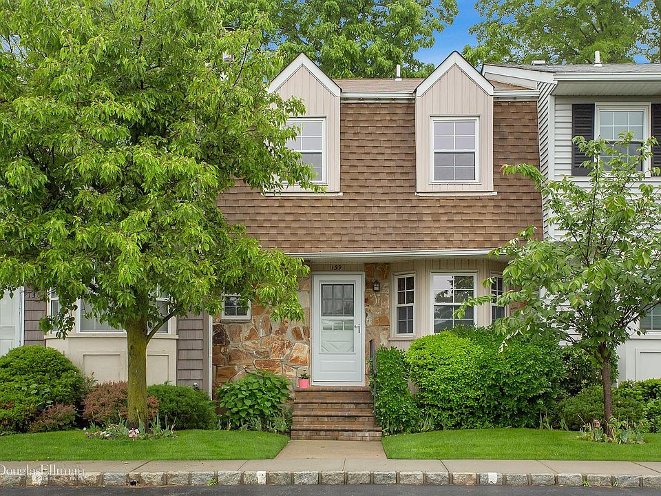 1st image of 139 Woodlake Dr W