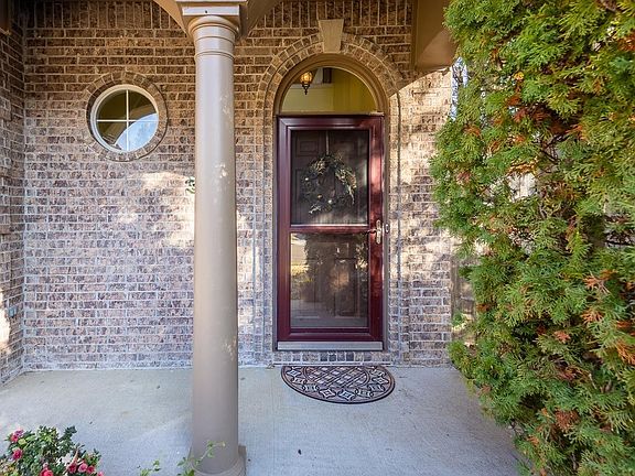 3rd image of 6990 Parkbrook Ln