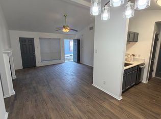 524 Cutty Trl APT B, Lakeway, TX 78734