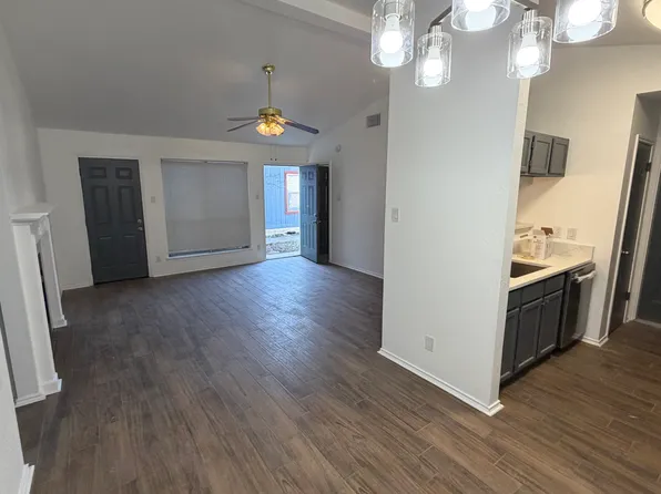 524 Cutty Trl APT B, Lakeway, TX 78734