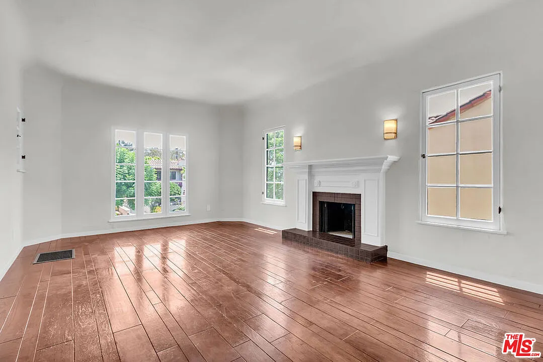 2 bed, 1.0 bath, 1450 sqft, $4,575 — Photo 3