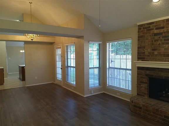 3rd image of 1822 Cool Springs Dr