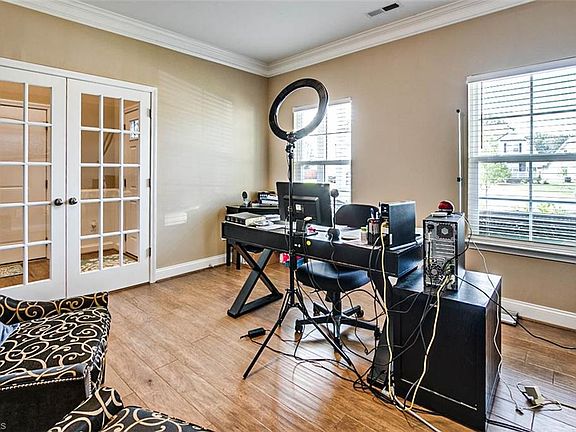 4th image of 15 Cloverfield Ct