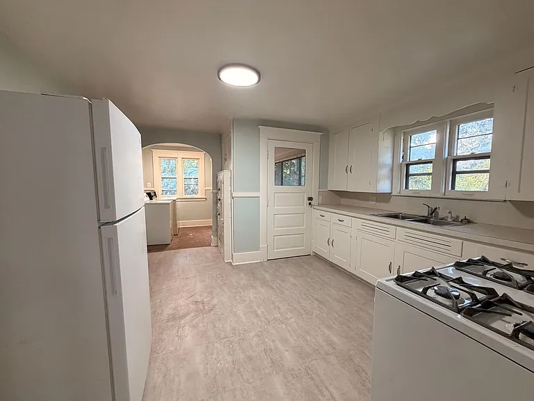 254 Warren Ave SE — Photo 11