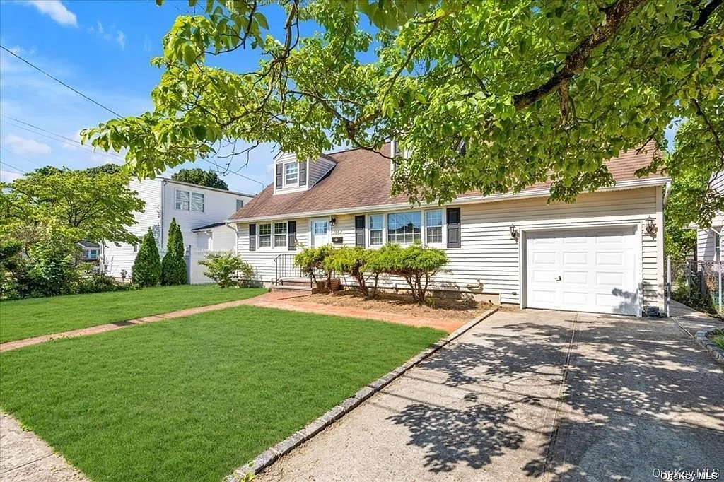 4 bed, 2.0 bath, 1632 sqft, $5,800 — Photo 2