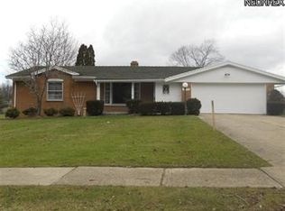 24715 Sittingbourne Ln, Beachwood, OH