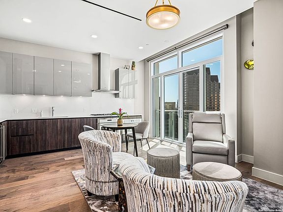 4th image of 123 Lexington APT 1309