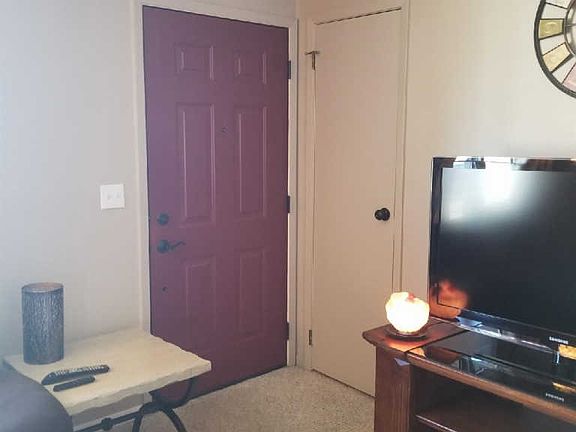 3rd image of 3344 Chaucer Dr
