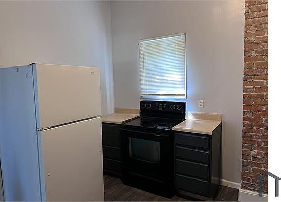 4th image of 1022 Long Ave