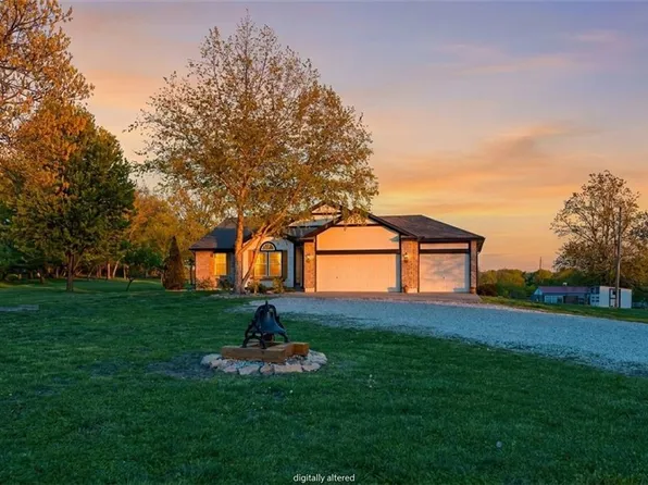16023 Jesse James Farm Rd, Kearney, MO 64060