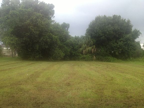 4th image of 875 Zana Dr