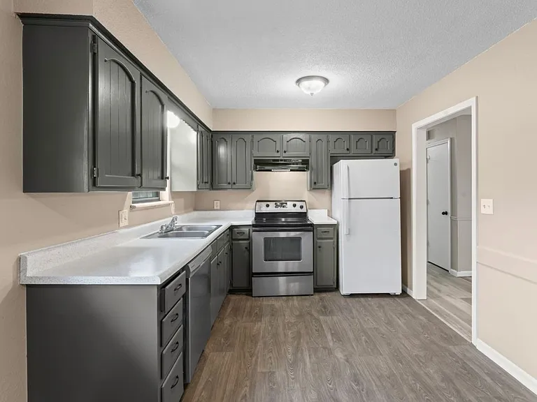 1100 SW Kingscross Rd — Photo 12
