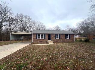 504 Overton Dr, Clarksville, TN 37042