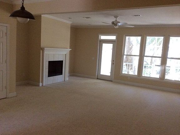 3rd image of 1202 Plantation Point Dr