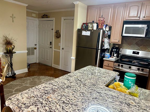 5th image of 900 Taylor St APT 207