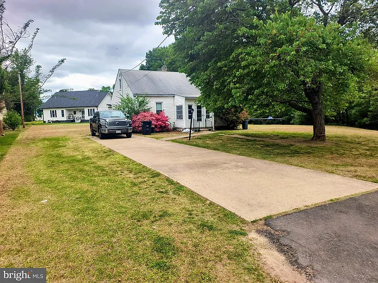 119 Cedar Ave — Photo 1