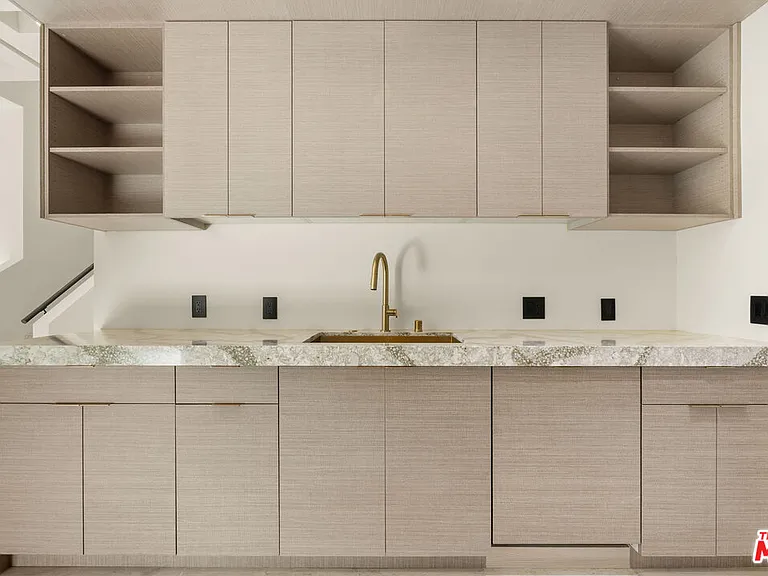 1021 N Ogden Dr #Penthouse 7 — Photo 8