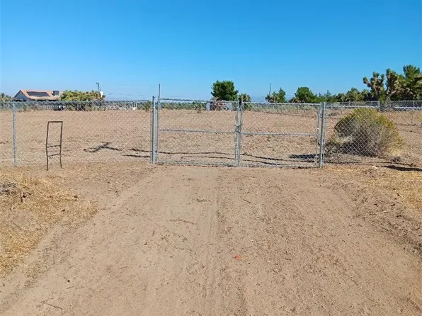 9575 Paramount Rd, Phelan, CA 92371