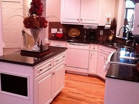 3rd image of 112 Lockewood Ct