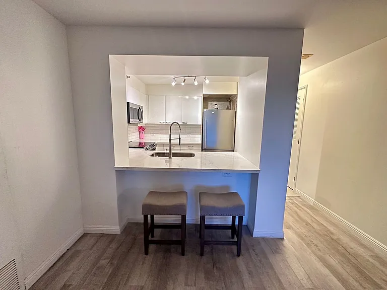 415 South St #302 — Photo 2